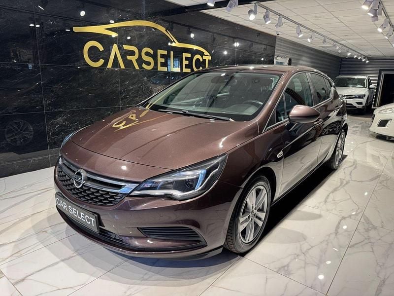 Brun Begagnad 2017 Opel Astra Enjoy Halvkombi | 98 900 kr (Marknadspris) - Bild 1/4