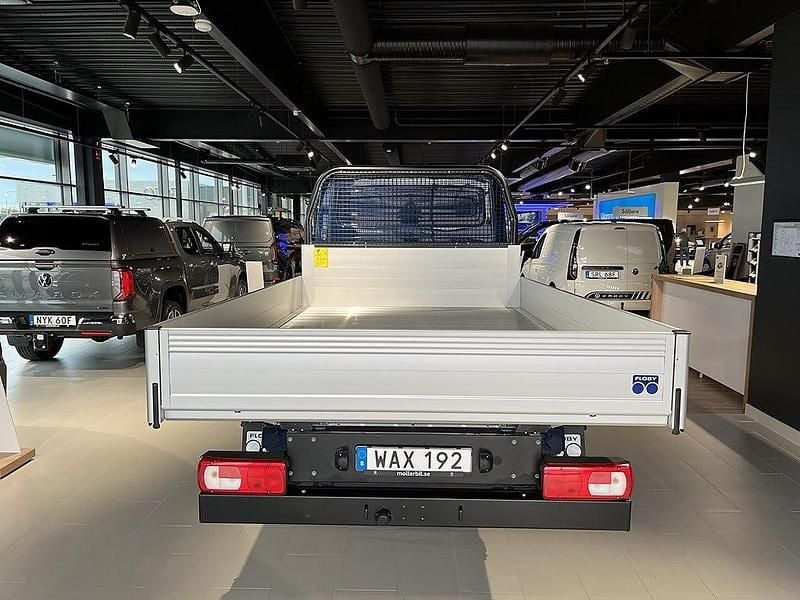 Begagnad VW Crafter 177 HK (130 kW) 2024 Mörkblå (blå) Van