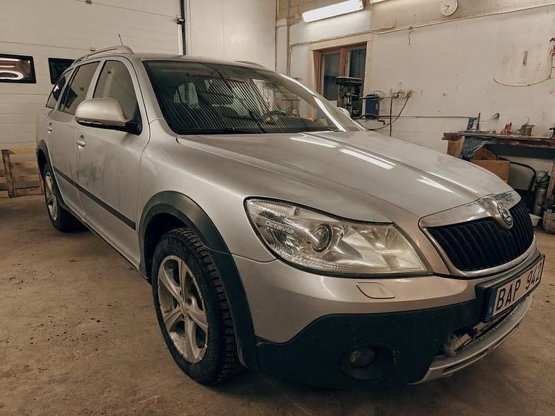 Begagnad 2013 Skoda Octavia Scout Kombi | 39 000 kr (Superpris) - Bild 1/4