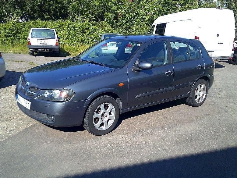 Grå Begagnad 2005 Nissan Almera Halvkombi | 18 500 kr (Lite dyr) - Bild 1/2