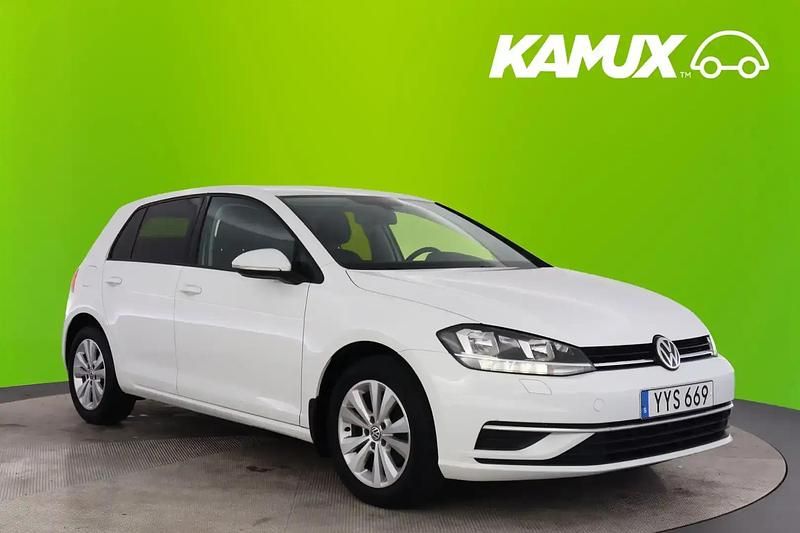 Vit Begagnad 2018 VW Golf VII Halvkombi | 139 800 kr (Bra pris) - Bild 1/4