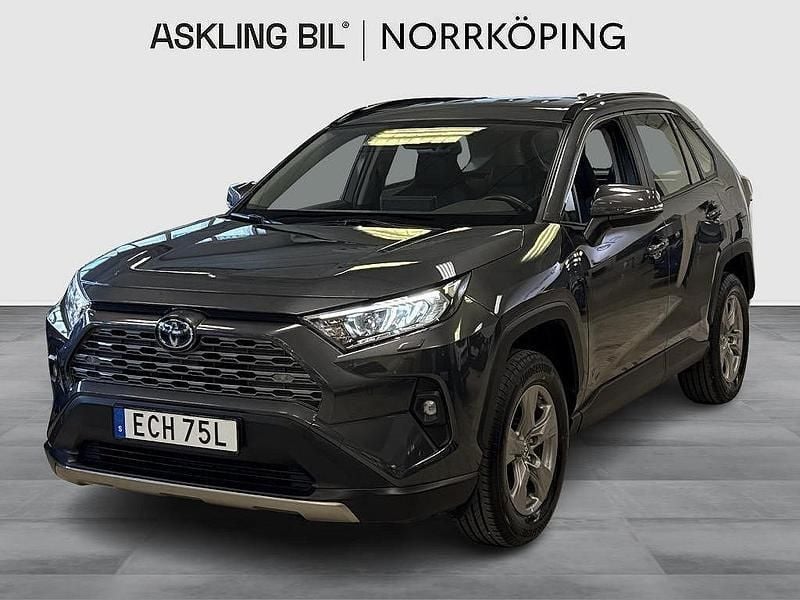 Mörkgrå Begagnad 2022 Toyota RAV4 Hybrid Active SUV | 355 000 kr (Bra pris) - Bild 1/4