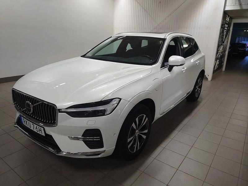 Crystalwhite Begagnad 2023 Volvo XC60 Core SUV | 358 900 kr (Superpris) - Bild 1/4