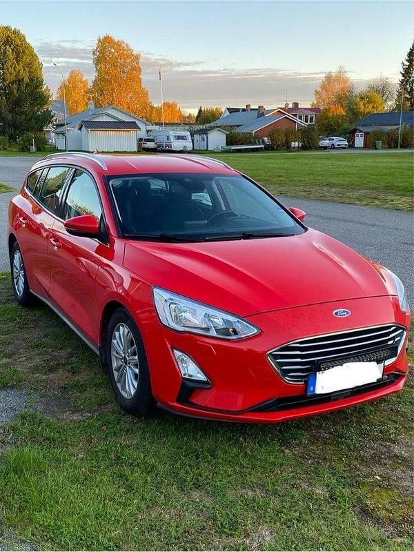 Röd Begagnad 2019 Ford Focus Trend Kombi | 138 500 kr (Marknadspris) - Bild 1/4