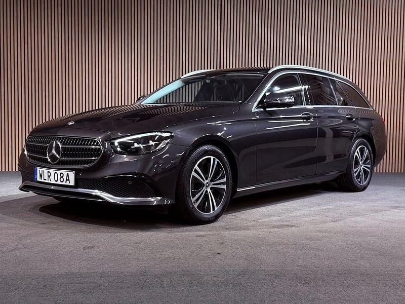 Grå Begagnad 2020 Mercedes E220 Avantgarde Kombi | 318 400 kr (Marknadspris) - Bild 1/4