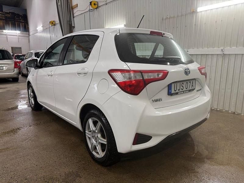 Begagnad Toyota Yaris Hybrid Active 101 HK (74 kW) 2019 Vit