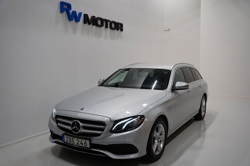 Silver Begagnad 2017 Mercedes E220 Avantgarde Kombi | 238 800 kr (Superpris) - Bild 1/4