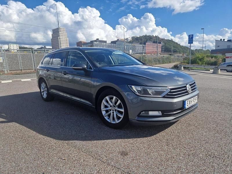 Grå Begagnad 2015 VW Passat Kombi | 79 999 kr (Dyr) - Bild 1/4