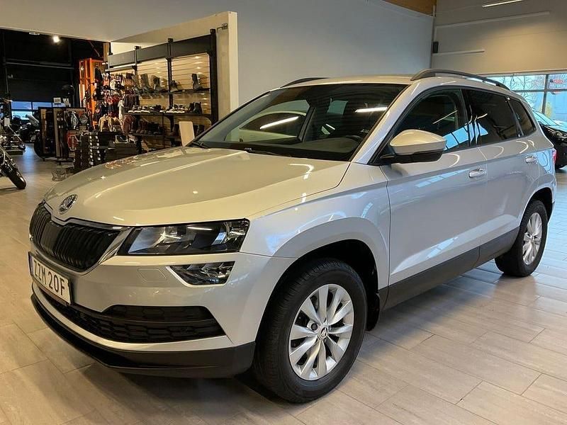 Silver Begagnad 2018 Skoda Karoq Ambition SUV | 168 000 kr (Marknadspris) - Bild 1/4