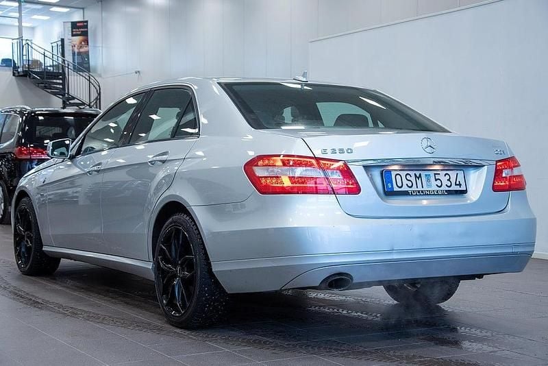 Begagnad Mercedes E250 Classic 204 HK (150 kW) 2009 Silver Sedan