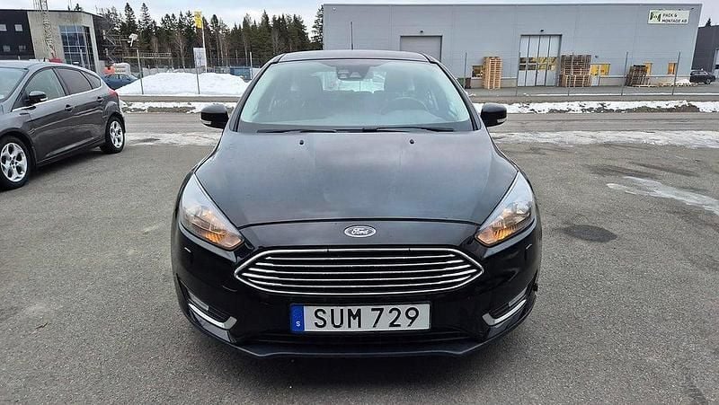 Begagnad Ford Focus Titanium 101 HK (74 kW) 2015 Svart Halvkombi