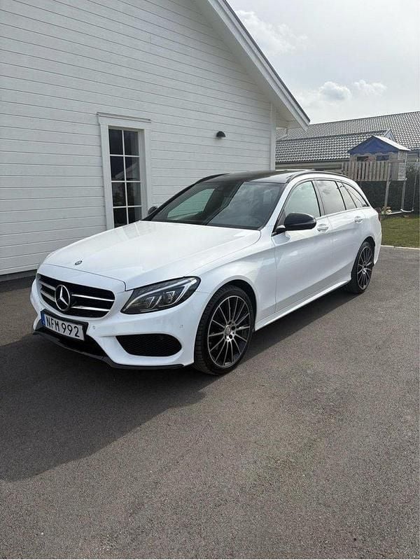 Vit Begagnad 2016 Mercedes C220 AMG line Kombi | 206 000 kr (Marknadspris) - Bild 1/4