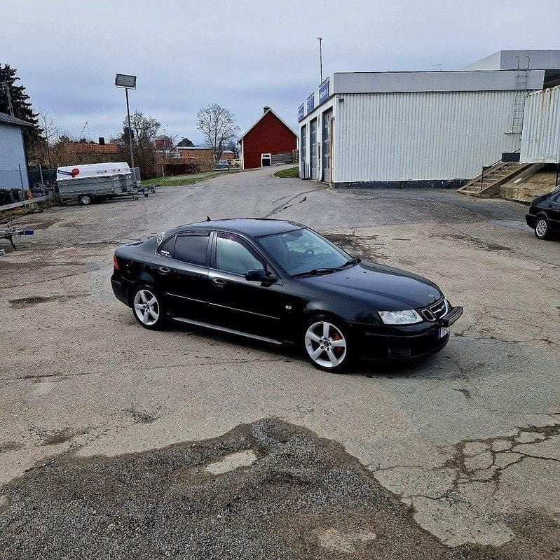 Grön Begagnad 2003 Saab 9-3 Sedan | 15 000 kr (Marknadspris) - Bild 1/4