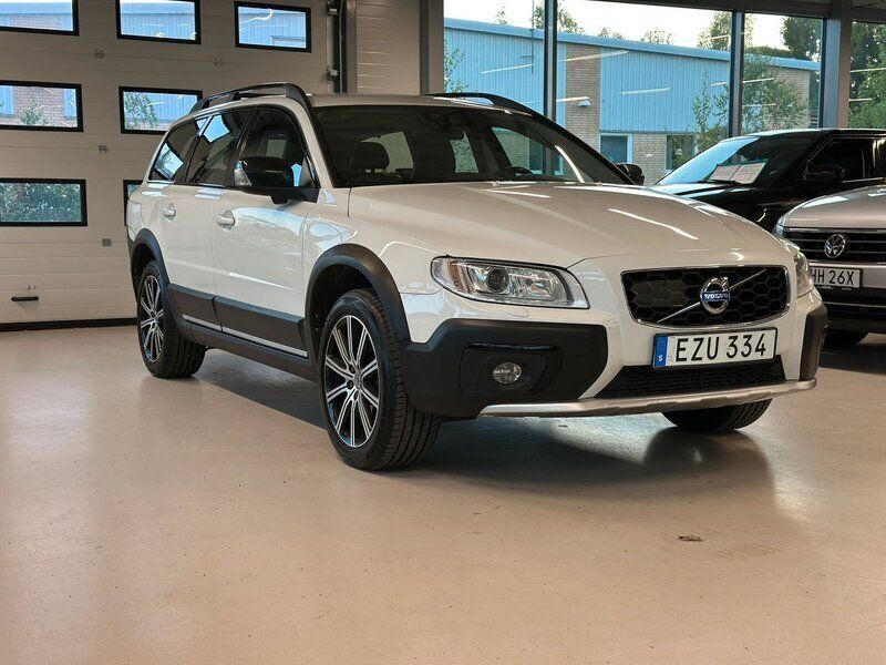 Vit Begagnad 2015 Volvo XC70 Momentum SUV | 189 900 kr (Lite dyr) - Bild 1/4