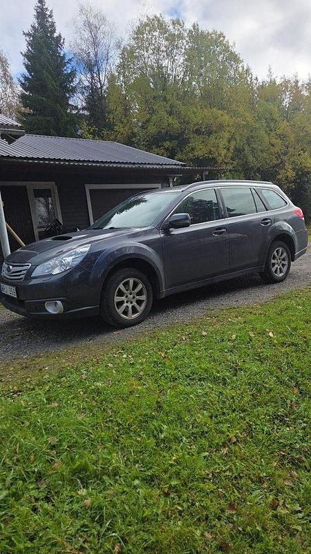 Grå Begagnad 2011 Subaru Outback SUV | 40 000 kr (Lite dyr) - Bild 1/2