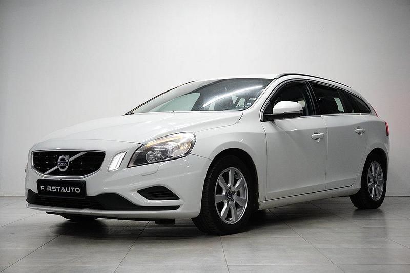 Vit Begagnad 2012 Volvo V60 R-Design Kombi | 99 900 kr (Marknadspris) - Bild 1/4