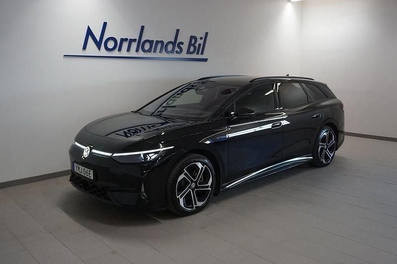 Svart (grenadilla black metallic) Begagnad 2025 VW ID.7 GTX Sedan | 659 900 kr (Marknadspris) - Bild 1/2