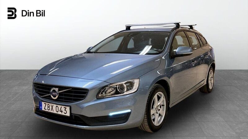 Ljusblå Begagnad 2017 Volvo V60 Standard Kombi | 189 900 kr (Marknadspris) - Bild 1/4