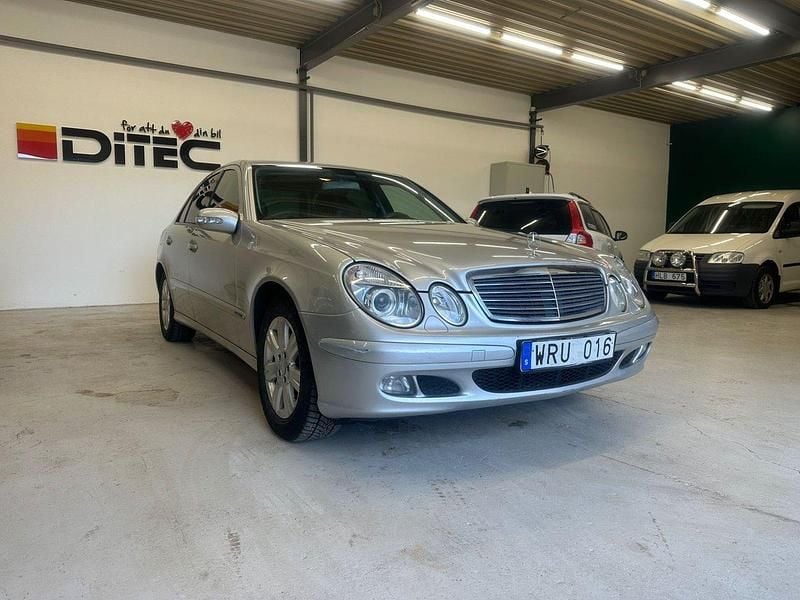 Silver Begagnad 2005 Mercedes E200 Sedan | 39 500 kr (Bra pris) - Bild 1/4