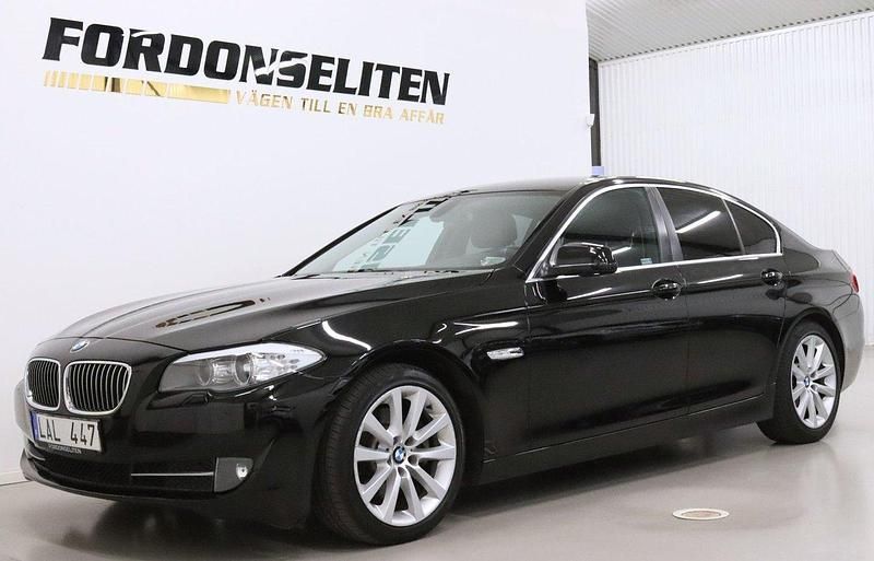 Svart Begagnad 2010 BMW 520 Shadowline Sedan | 139 900 kr (Marknadspris) - Bild 1/4