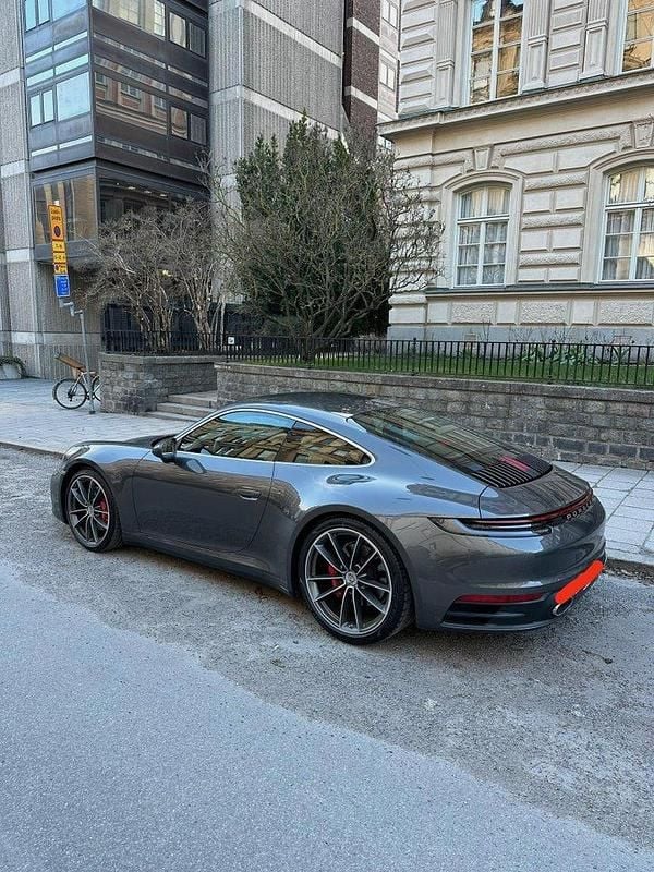 Grå Begagnad 2020 Porsche 911 Carrera 4S Sportkupé | 1 350 000 kr - Bild 1/4