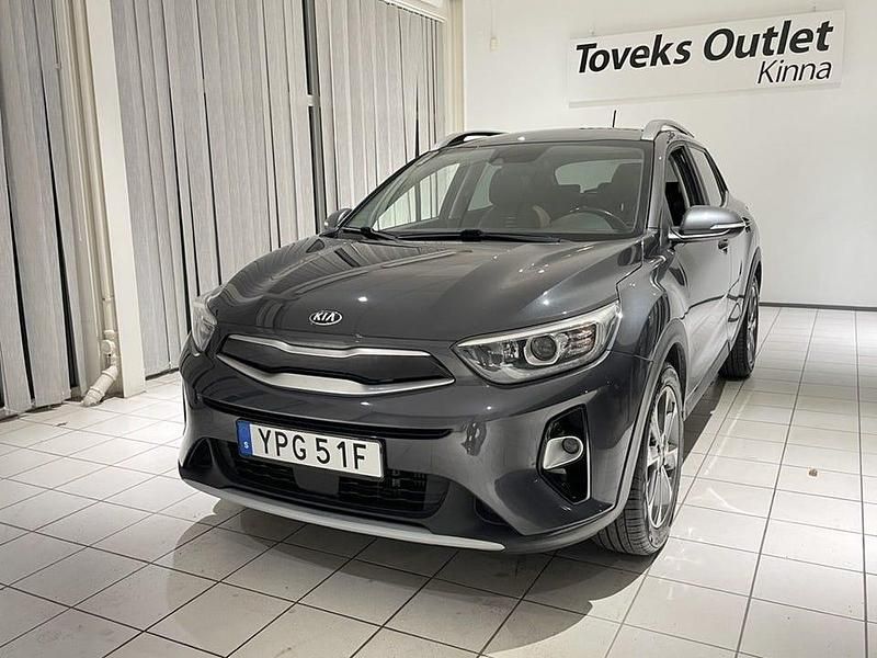 Grå Begagnad 2020 Kia Stonic Advance SUV | 139 900 kr (Marknadspris) - Bild 1/4