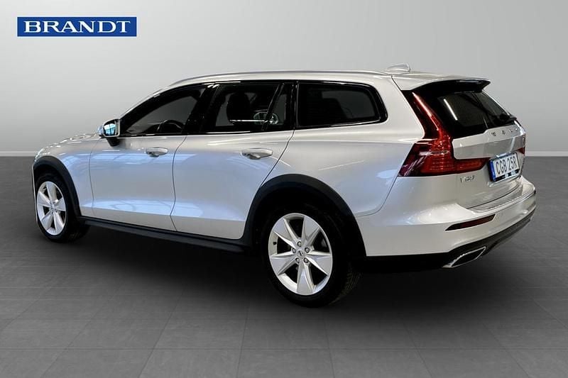 Begagnad Volvo V60 CC SE 192 HK (141 kW) 2019 Silver Kombi