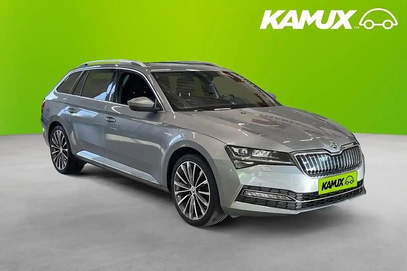Silver/grå Begagnad 2021 Skoda Superb LAURIN & KLEMENT Kombi | 284 700 kr (Marknadspris) - Bild 1/4