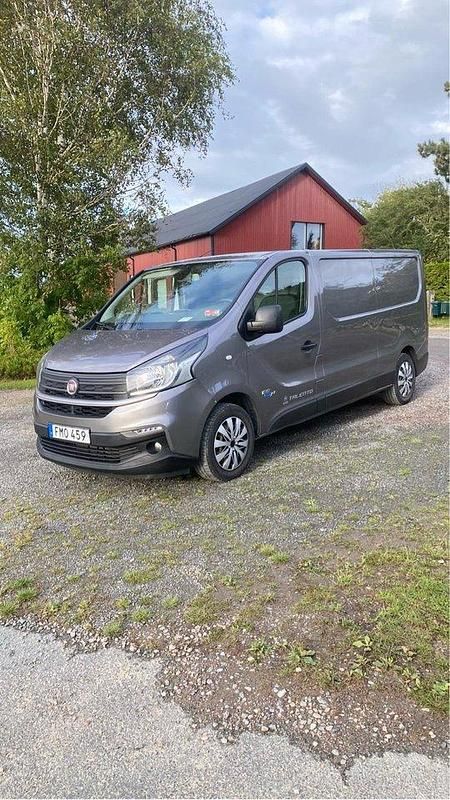 Grå Begagnad 2018 Fiat Talento Van | 124 900 kr (Marknadspris) - Bild 1/4