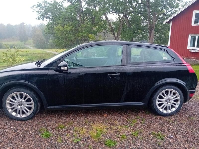 Svart Begagnad 2010 Volvo C30 Drive Kinetic Halvkombi | 22 500 kr (Superpris) - Bild 1/3