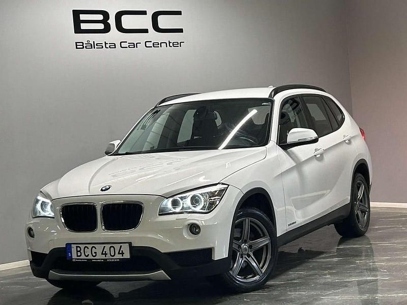 Vit Begagnad 2014 BMW X1 SUV | 114 900 kr (Marknadspris) - Bild 1/3