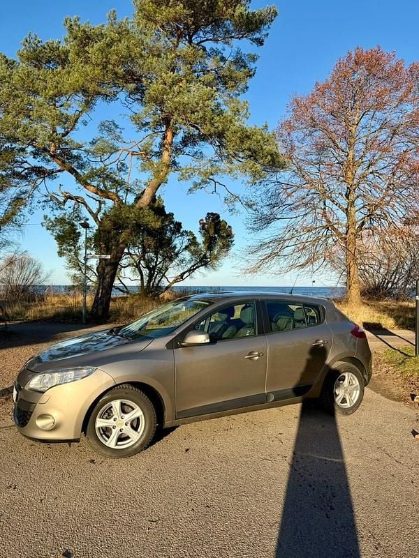 Begagnad 2012 Renault Mégane III Halvkombi | 69 000 kr (Lite dyr) - Bild 1/4