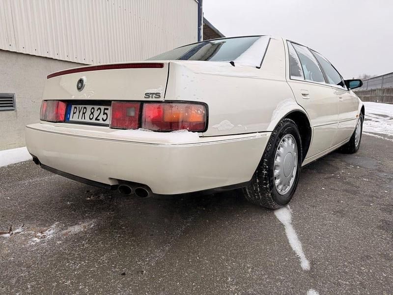 Begagnad Cadillac Seville STS 203 HK (149 kW) 1992 Vit