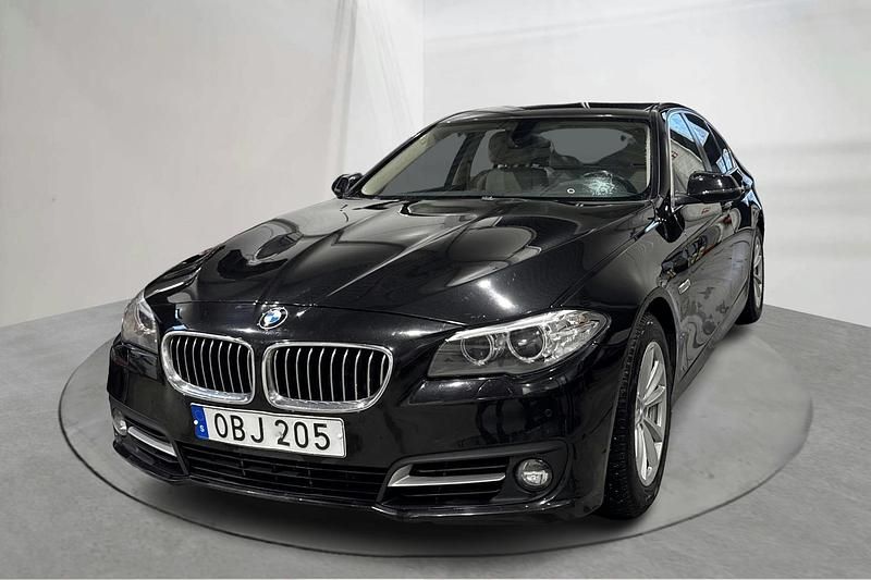 Svart Begagnad 2016 BMW 520 Sedan | 180 000 kr (Marknadspris) - Bild 1/4