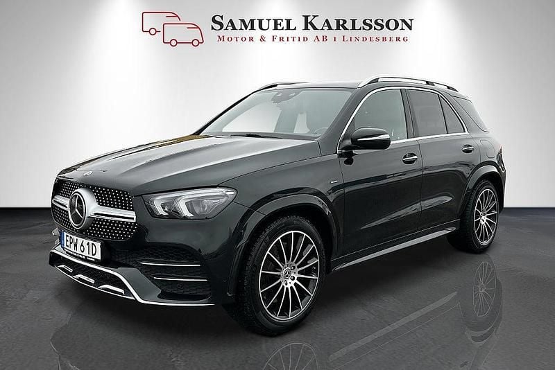Mörkgrön Begagnad 2021 Mercedes GLE350 AMG line SUV | 629 900 kr (Marknadspris) - Bild 1/4