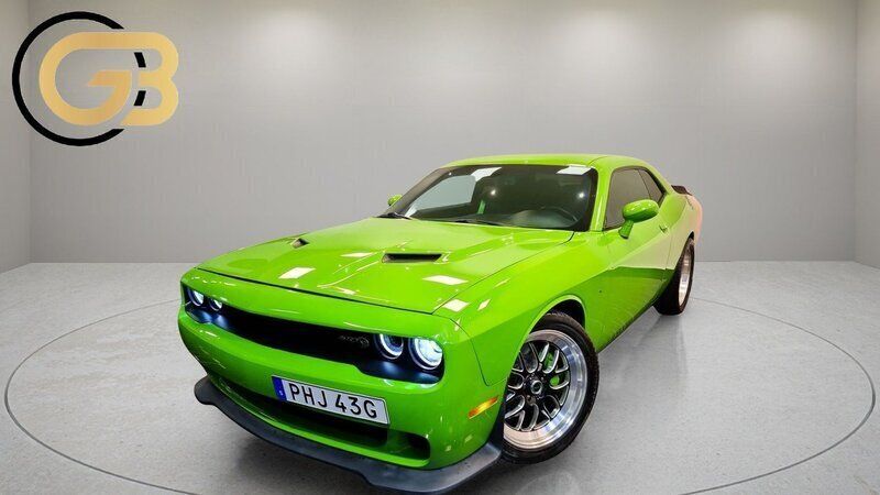 Grön Begagnad 2017 Dodge Challenger Sportkupé | 399 900 kr (Superpris) - Bild 1/4