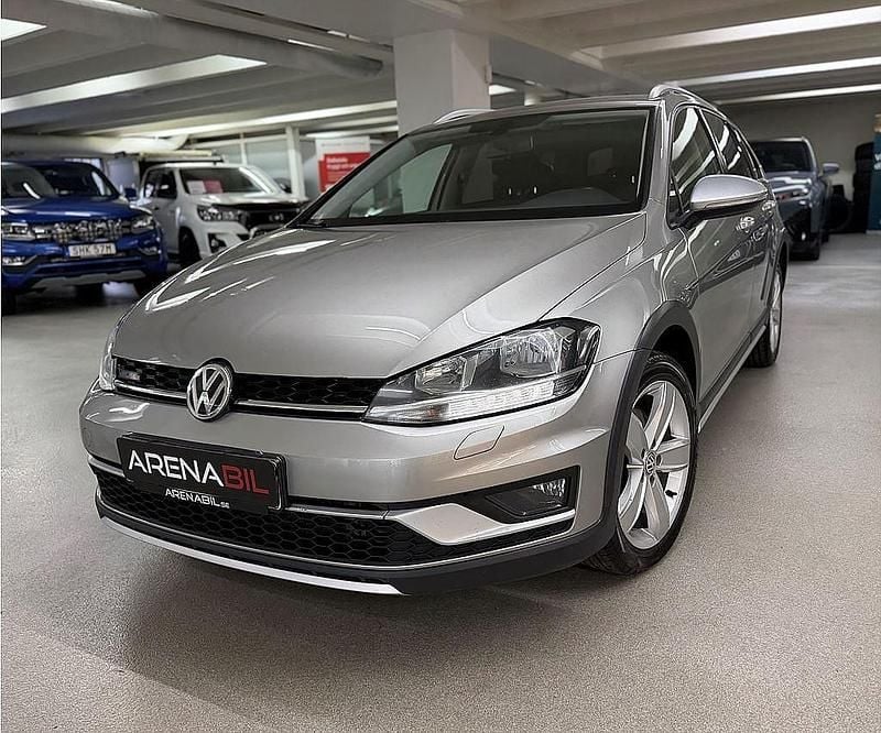 Silver Begagnad 2017 VW Golf Alltrack Kombi | 139 900 kr (Bra pris) - Bild 1/4