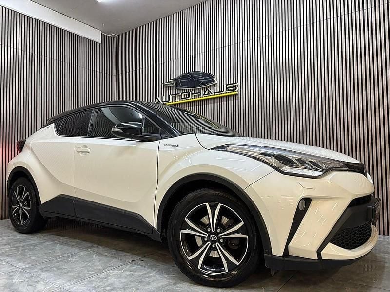 Vit Begagnad 2020 Toyota C-HR Edition SUV | 214 900 kr (Marknadspris) - Bild 1/4