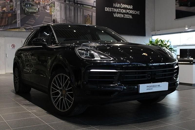 Svart Begagnad 2022 Porsche Cayenne Platinum Edition SUV | 859 000 kr (Marknadspris) - Bild 1/4