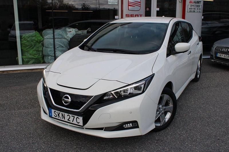 Vit Begagnad 2022 Nissan Leaf N-Connecta Halvkombi | 174 900 kr (Marknadspris) - Bild 1/4