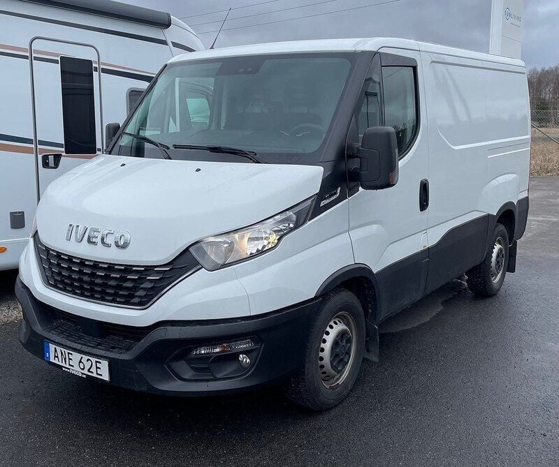 Vit Begagnad 2021 Iveco Daily Van | 373 750 kr (Lite dyr) - Bild 1/4