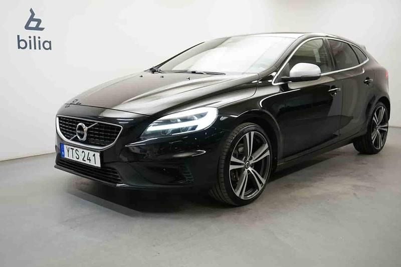 Begagnad Volvo V40 2018 Svart Halvkombi