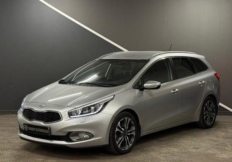 Grå Begagnad 2013 Kia Ceed Sportswagon Comfort Kombi | 79 900 kr (Lite dyr) - Bild 1/4