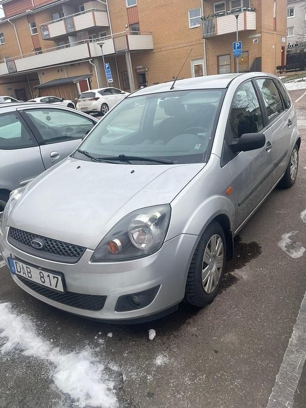 Begagnad Ford Fiesta 70 HK (51 kW) 2007 Halvkombi