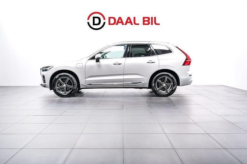 Vit Begagnad 2022 Volvo XC60 Core SUV | 418 700 kr (Bra pris) - Bild 1/4