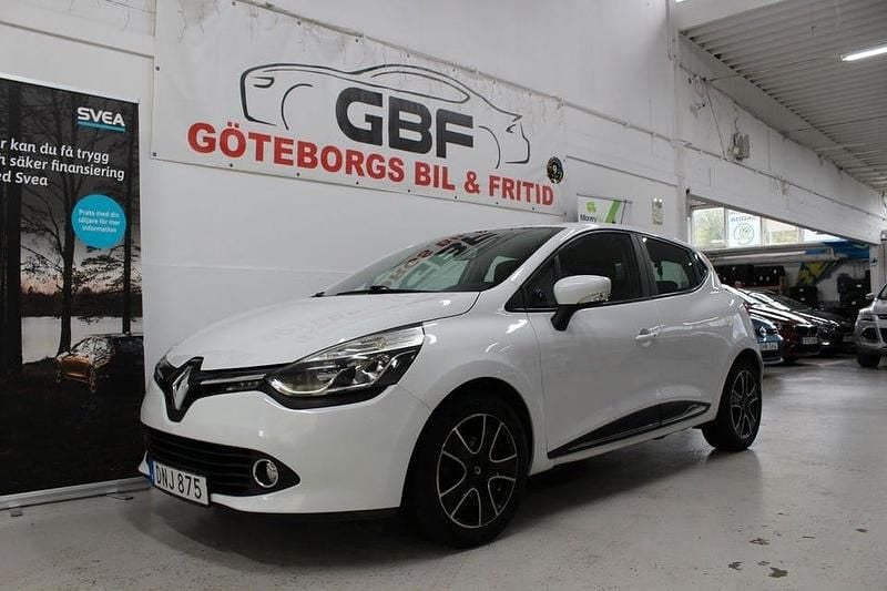 Vit Begagnad 2016 Renault Clio IV Halvkombi | 74 900 kr (Marknadspris) - Bild 1/3