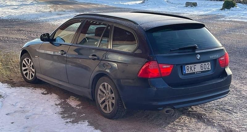 Begagnad 2011 BMW 320 Kombi | 75 000 kr (Marknadspris) - Bild 1/4