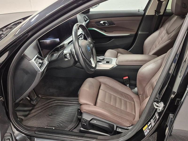 Begagnad BMW 330 Comfort Edition 184 HK (135 kW) 2024 Safirsvart metallic Kombi