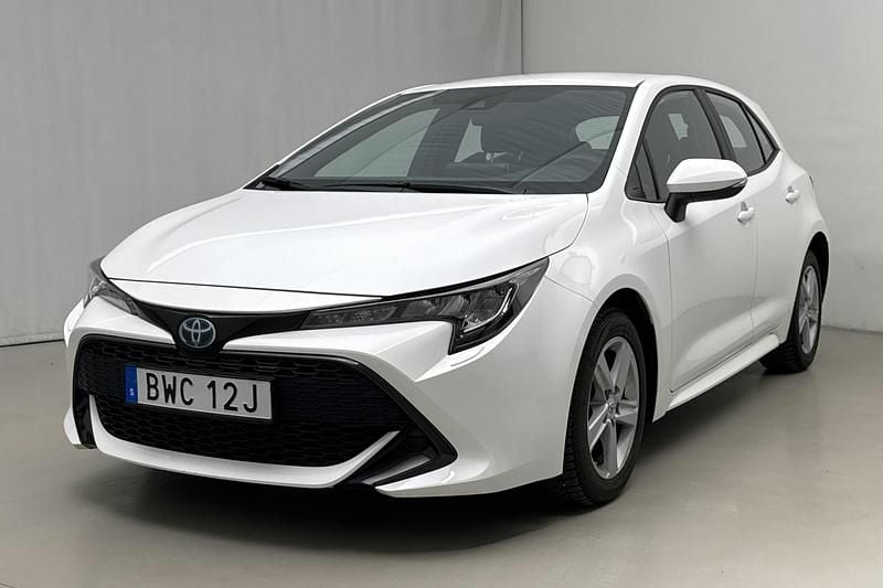 Vit Begagnad 2022 Toyota Corolla Active | 239 000 kr (Bra pris) - Bild 1/4