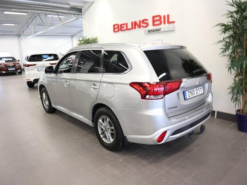 Begagnad Mitsubishi Outlander 121 HK (88 kW) 2018 Silver SUV